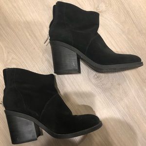 Black Steve Madden booties // size 8.5